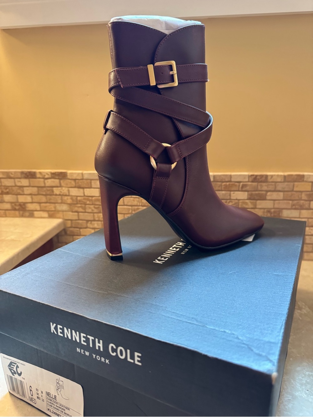 Kenneth Cole Women's Nellie Leather Bootie